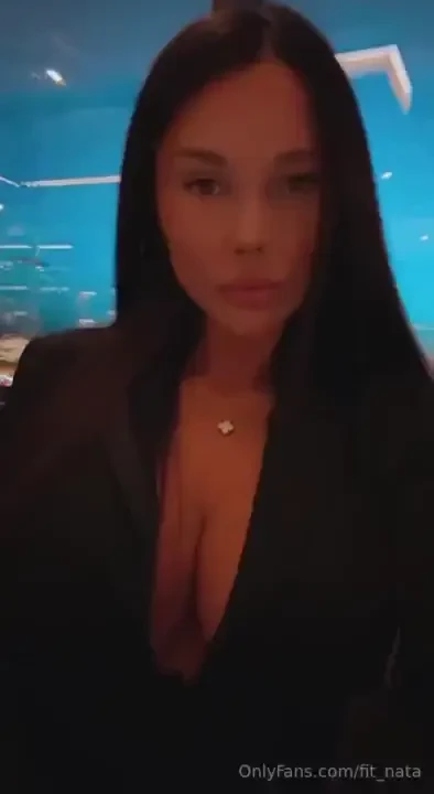 I m sitting at dinner and i want you to sit opposite me what would you 