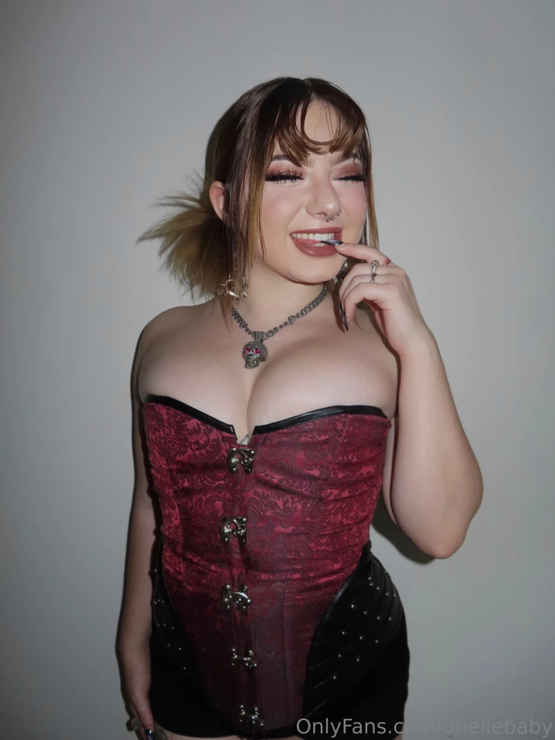 This is how i d dress if i was ur mistress 