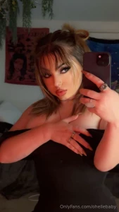 Wake uppppp baby come say hi in my dm today