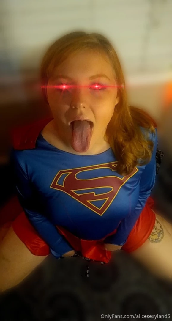 You guys wanted the super girl outfit this is just a preview i took a part 3 