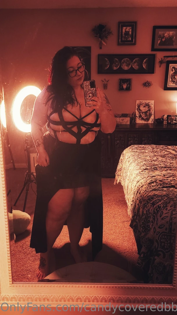 Who wants to serve mistress candy 