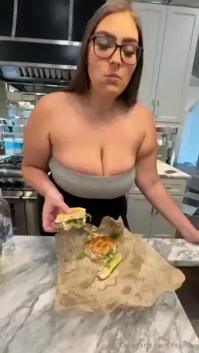 Is it the sandwich or her xxxfitsid 