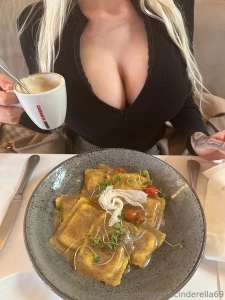 Die herrin ist mittagessen zahlschweinchen d rfen gern bezahlen