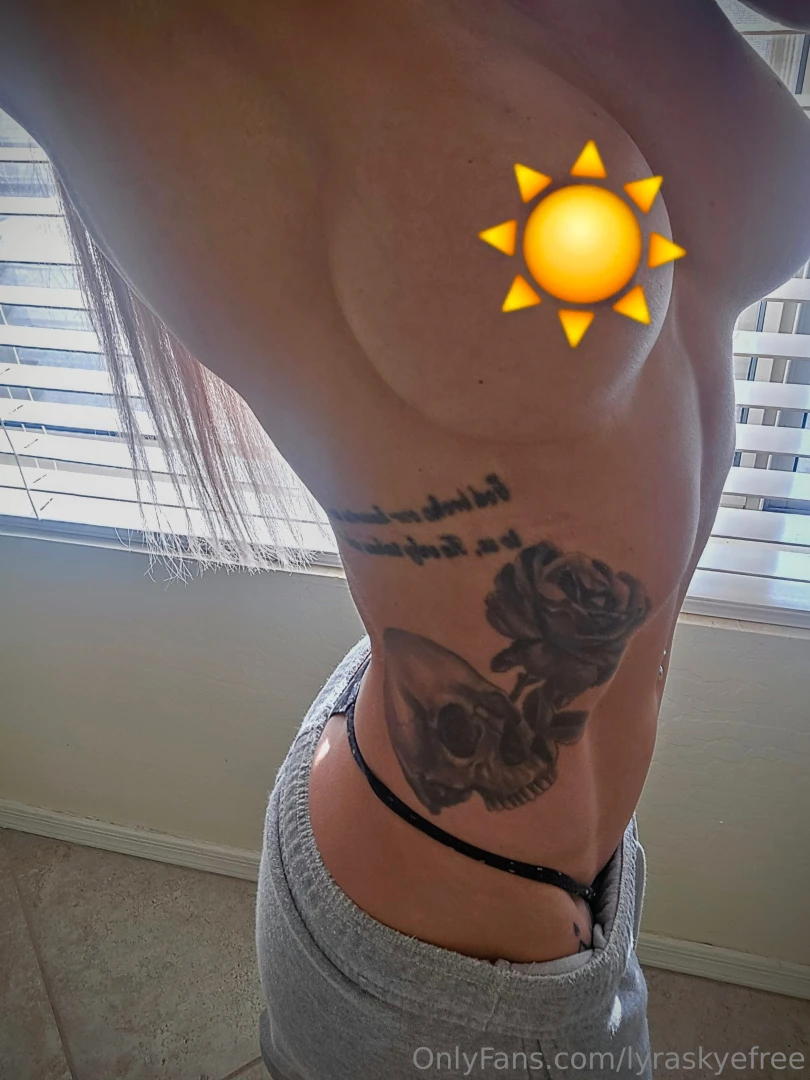 Morning babes something to brighten your day 