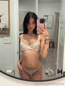 Like if you re horny dm me if you cum with me rn