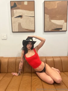 No chocolates no flowers all i want for vday is to ride your face all