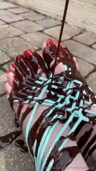 Ngl i miss doing messy feet customs 