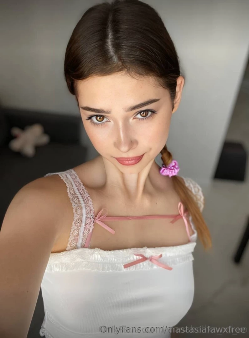 Annabellxo_xo_xo loves to stretch her tight hole and moan sweetly her part 3 