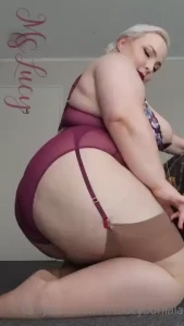 Curves for days and happy to give you a little wiggle part 1