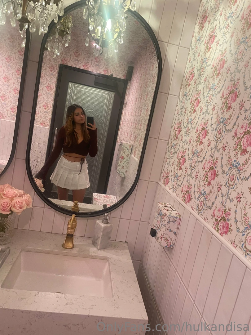 Mirror selfies are always fun especially when i look extra cute in my 