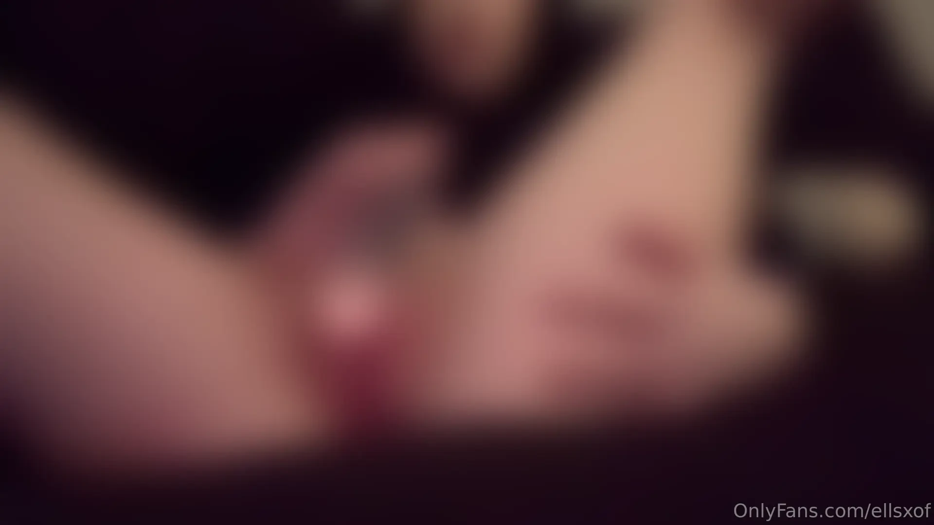 Watch the first time i ever used my glass dildo and came so hard all i 