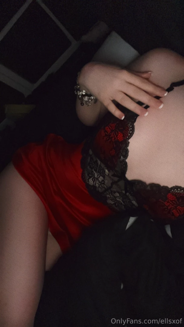 Fuck send me 5 and a dick pic i wanna rate it for you 