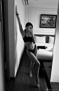 Which photo shows off my abs better color or black and white vote part 1