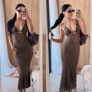 I can t decide what look to wear for dinner tonight i want to feel