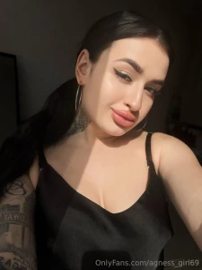 Send me a reaction to my photo in the comments