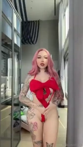 Oops c est petit non like si tu aimes mon petit kit rouge