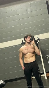 Check ur inbox if u wanna worship my body