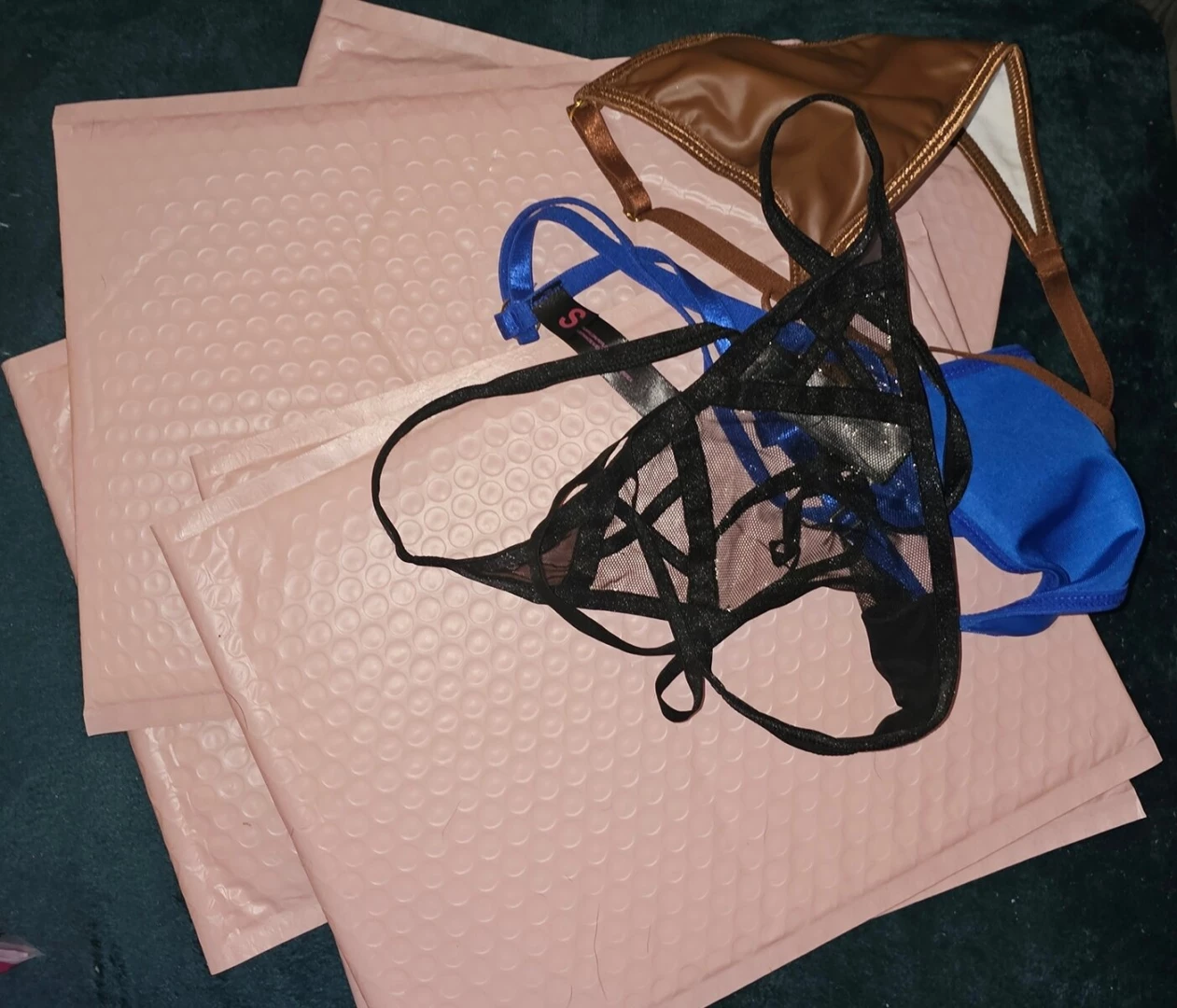 Send me a dm if you ve ordered worn items and are still waiting for 