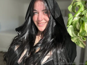 Knock knock slide over to the side to find my naughty me part 4