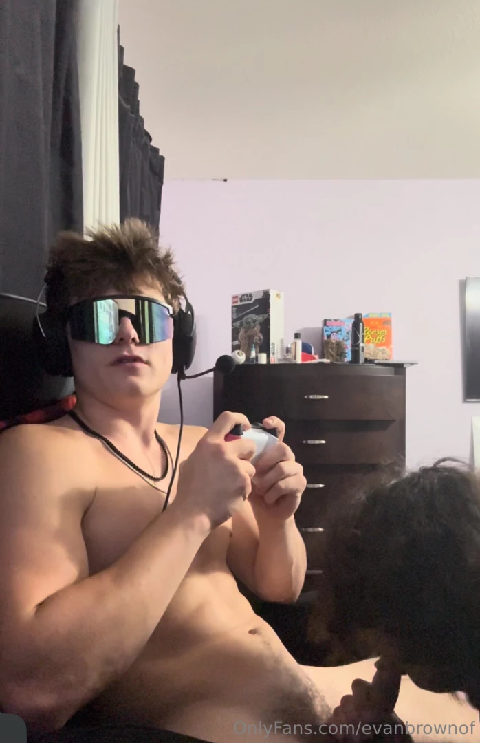 New video 7 26 satisfying my boyfriend while he plays video game s i part 1 