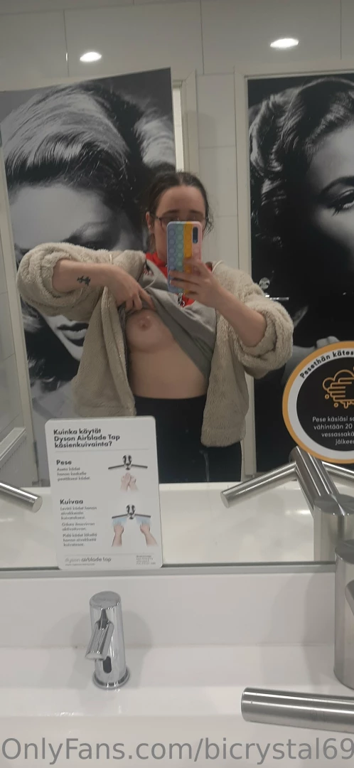 Very risky public photo i m enjoying doing these 