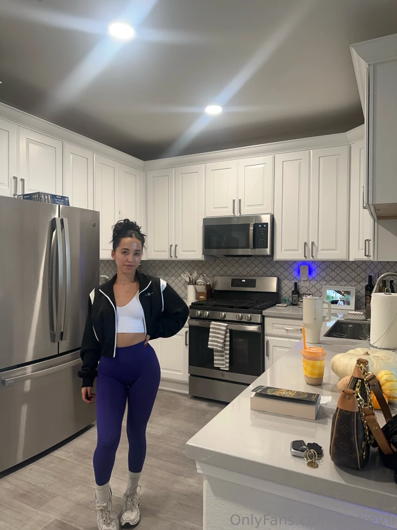 I love my purple leggins 