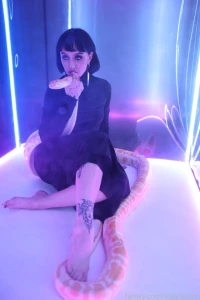 Yes i do bite feet footfetish footslave soles pedicure findom footdom