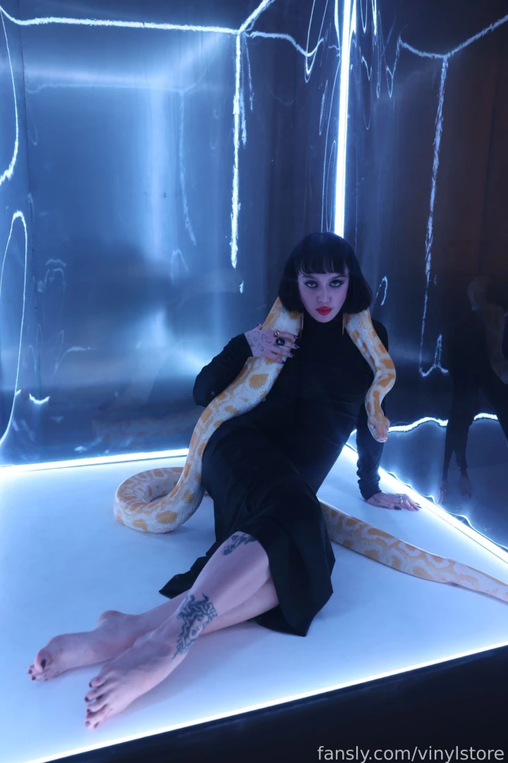 Yes i do bite feet footfetish footslave soles pedicure findom footdom part 1 