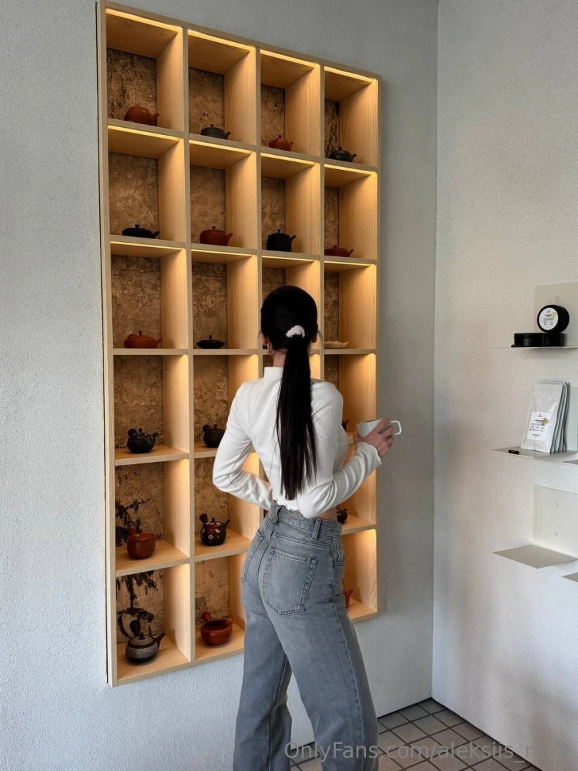 Tea art in every moment when the aesthetics of minimalism and the 