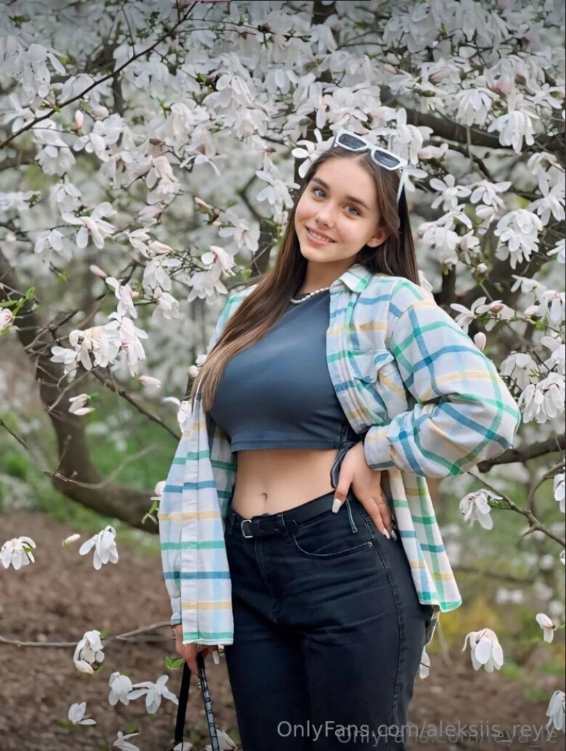 Fresh college cutie leya_le wants to show daddy how wet she is this part 418 