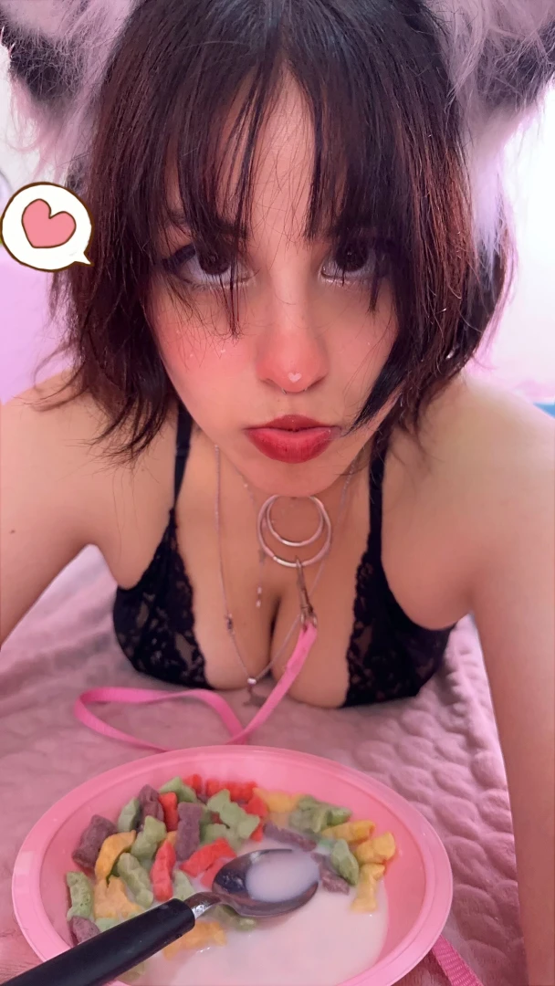 Me das mas lechita can you give me more milk 