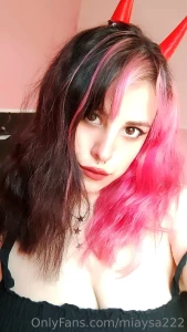 What photo theme would you like me to upload every thursday a hips b