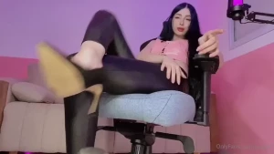 Vai ter que limpar meu sapato todinho usando sua l ngua