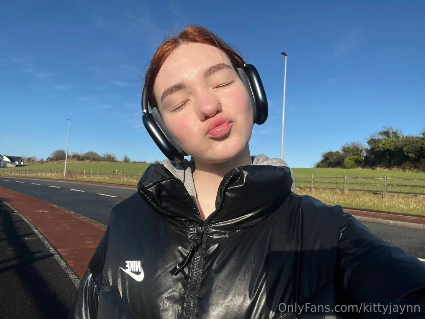 Winter sun morning run and a playlist that makes me feel like the main 