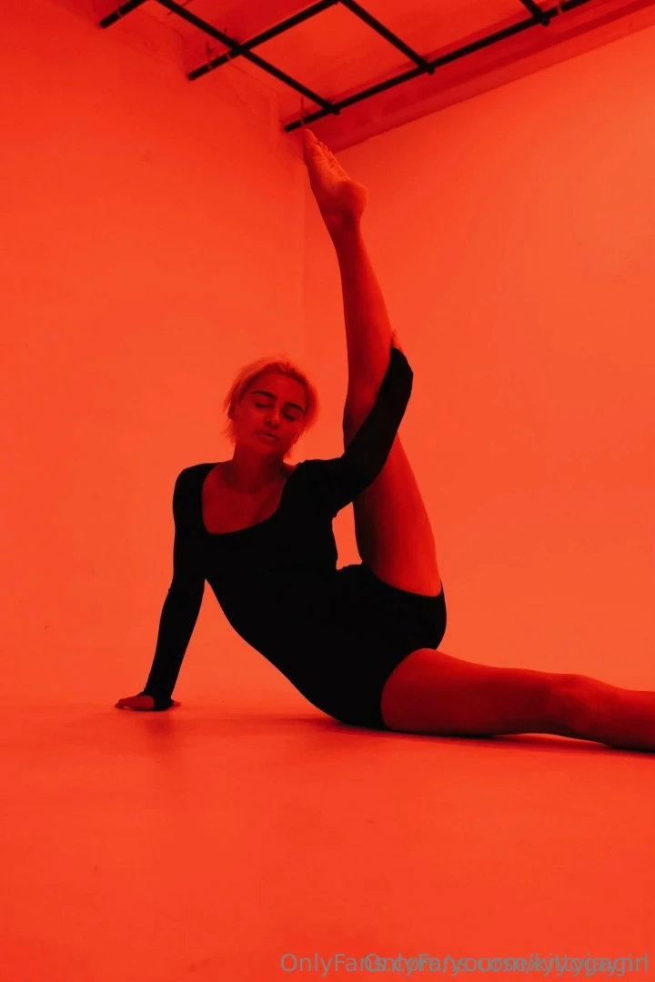 Follow my favorite yoga goddess yoursexyyogagirl - it s free 