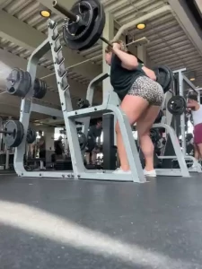 For the muscle worshippers i thot 275x5 and every muscle in my ass and