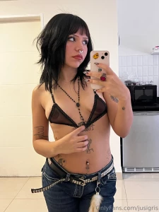 Goth aesthetics wearing this top makes me horny 24 7 so i dont part 2
