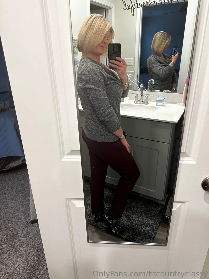 Mmmmm look at those glutes i m seeing nice gains okay need to rush off part 1 