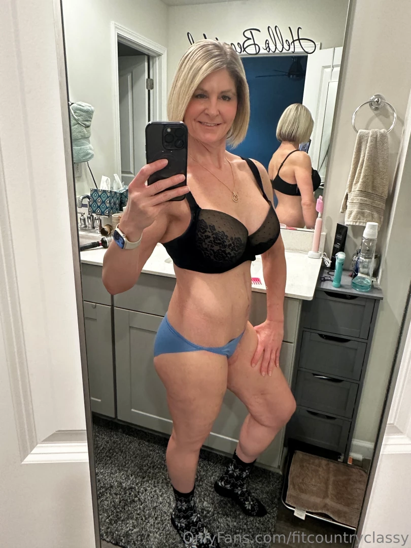 Mmmmm look at those glutes i m seeing nice gains okay need to rush off part 6 