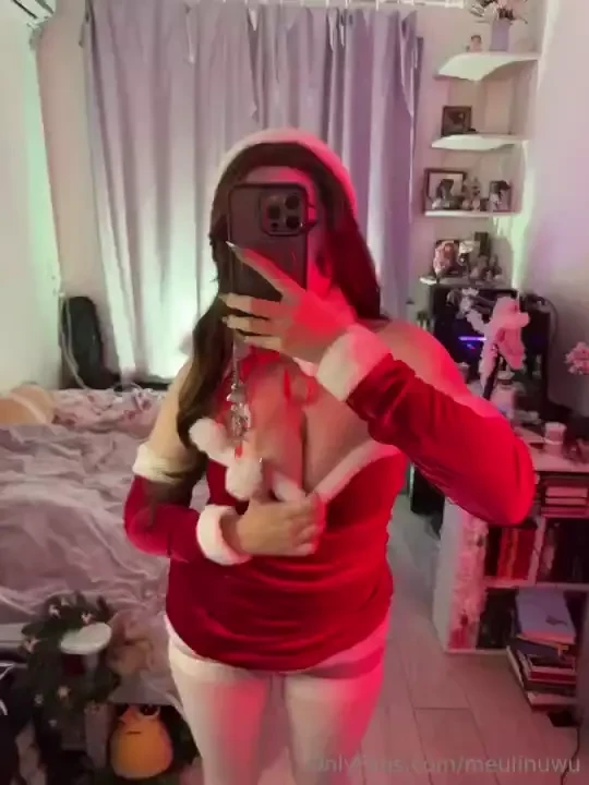 Say hi if you wanna see christmas boobs in dms 