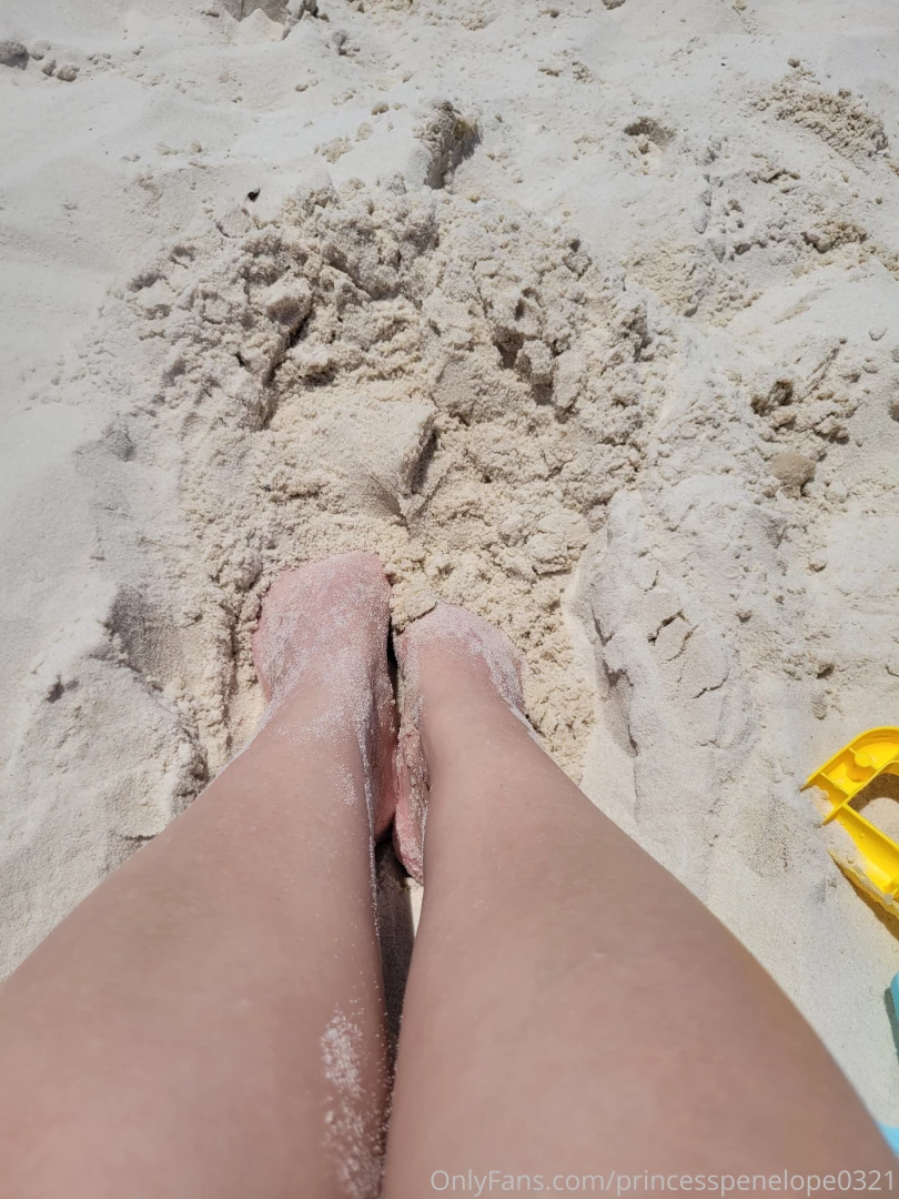 Where are my feet fellas at tip for a video of my feet getting all hot part 1 