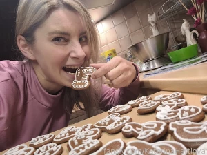 Decorating christmas gingerbread is perhaps the worst thing that