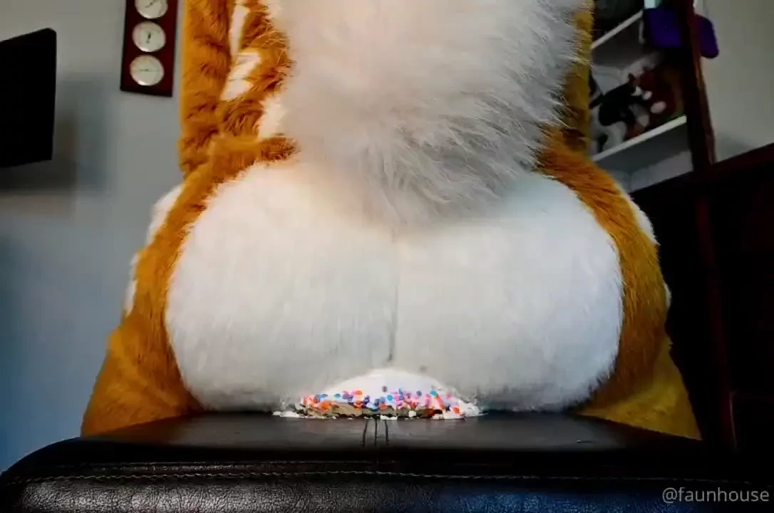 I ve never had so much fun squishing something with my butt it makes part 1 