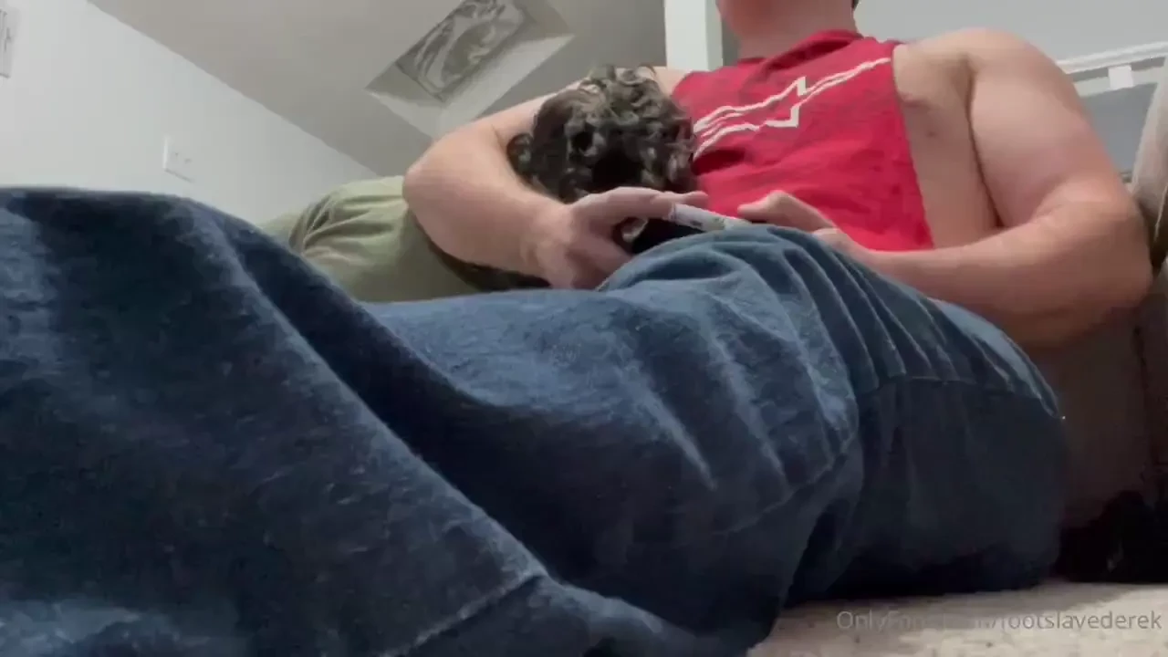 Ever seen an alpha gaming and making his bitchboy sniff his pit at the 