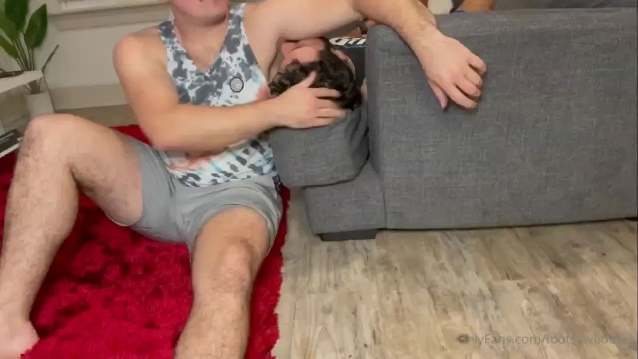 Master drew says i m not sniffing his armpit good enough so he duct 