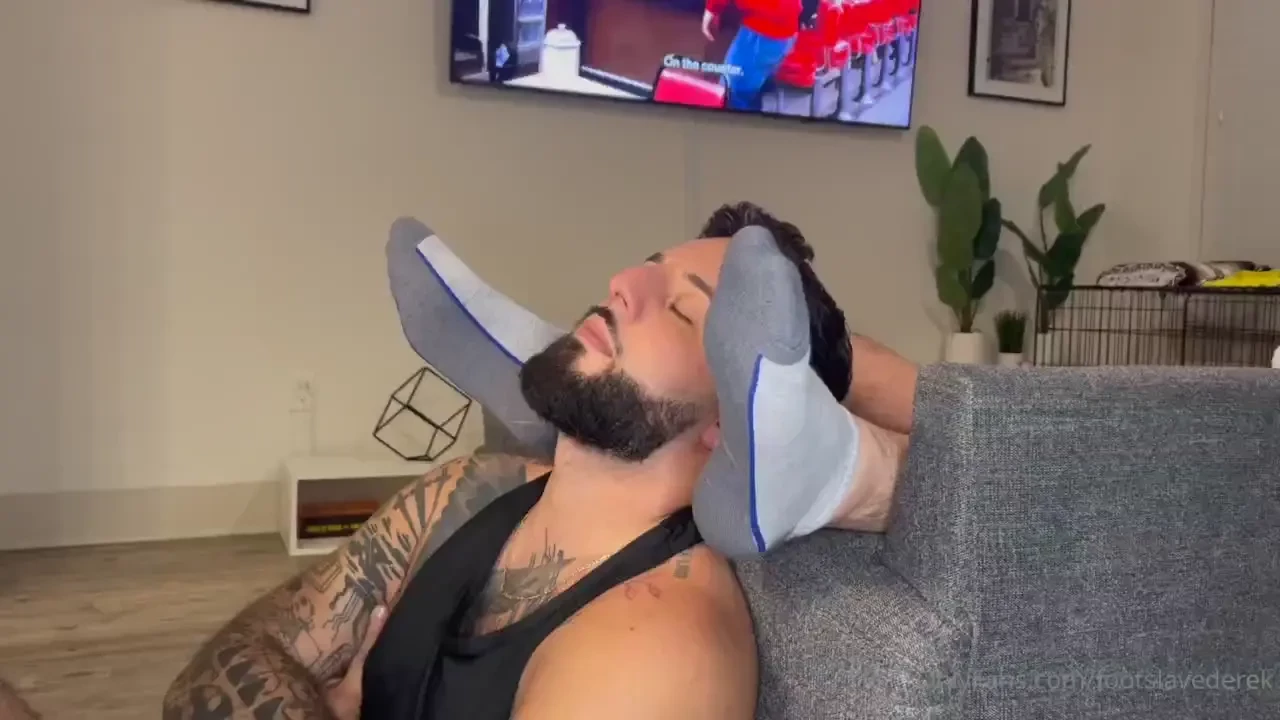 A sub bought master drew some new socks you know what that means right 