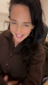 Can you tell i m happy it s honk your hooters friday i m looking