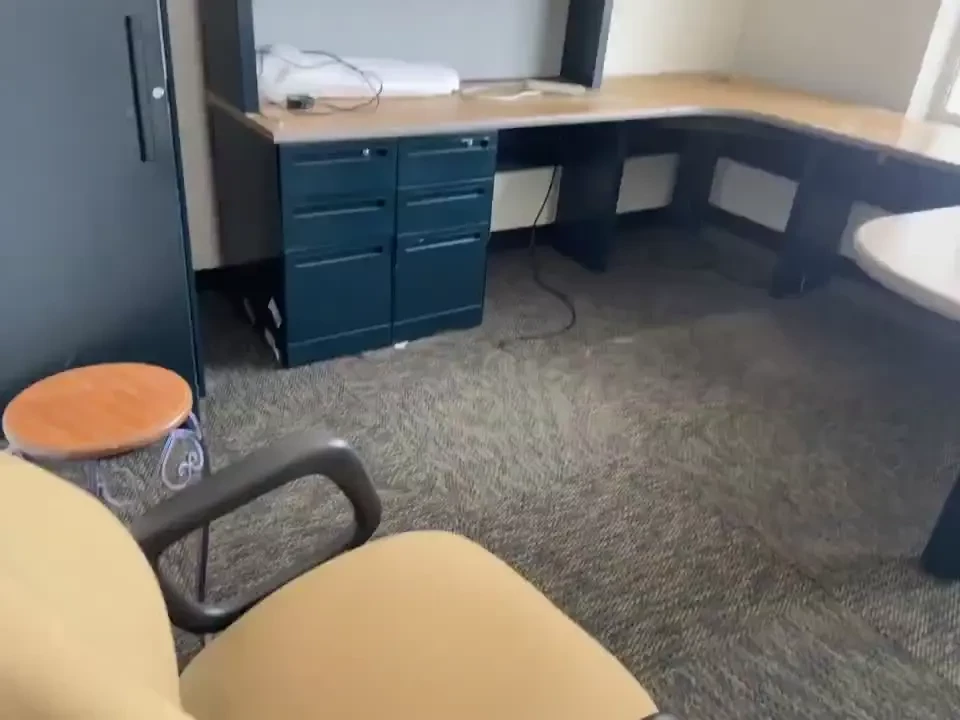 Back to work i m so happy they finished my office i ll be moving from 