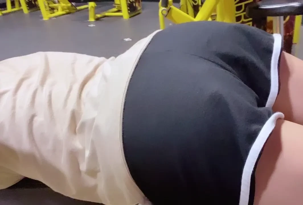 Happy hump day look at the guy in the background at the gym playing part 6 