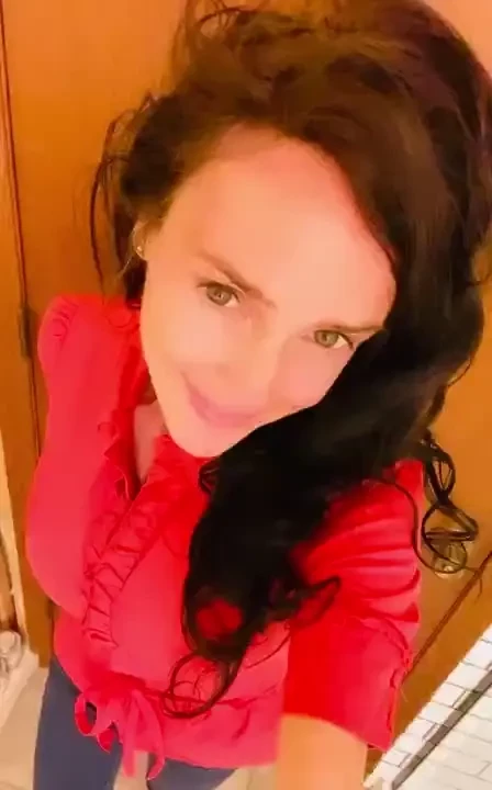 Happy friday i ll be on cb around 11 00 to spank my monkey for my work 